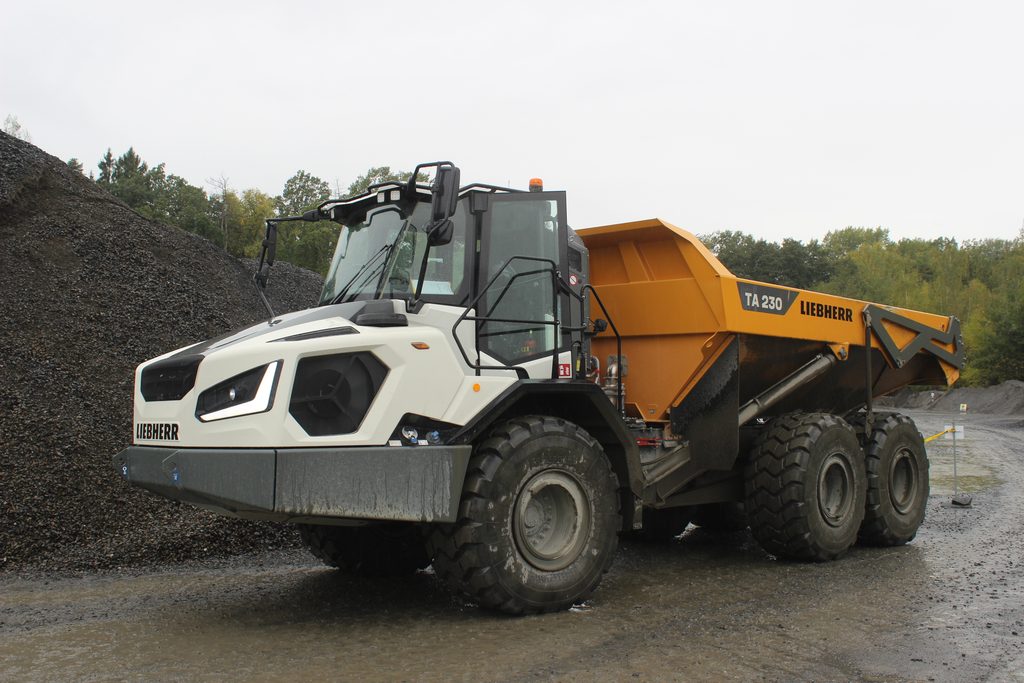 Liebherr TA 230 Litronic generace osm je nový model, vyvinutý pro provoz v nejtěžších terénních podmínkách, s nosností 23 tun.
