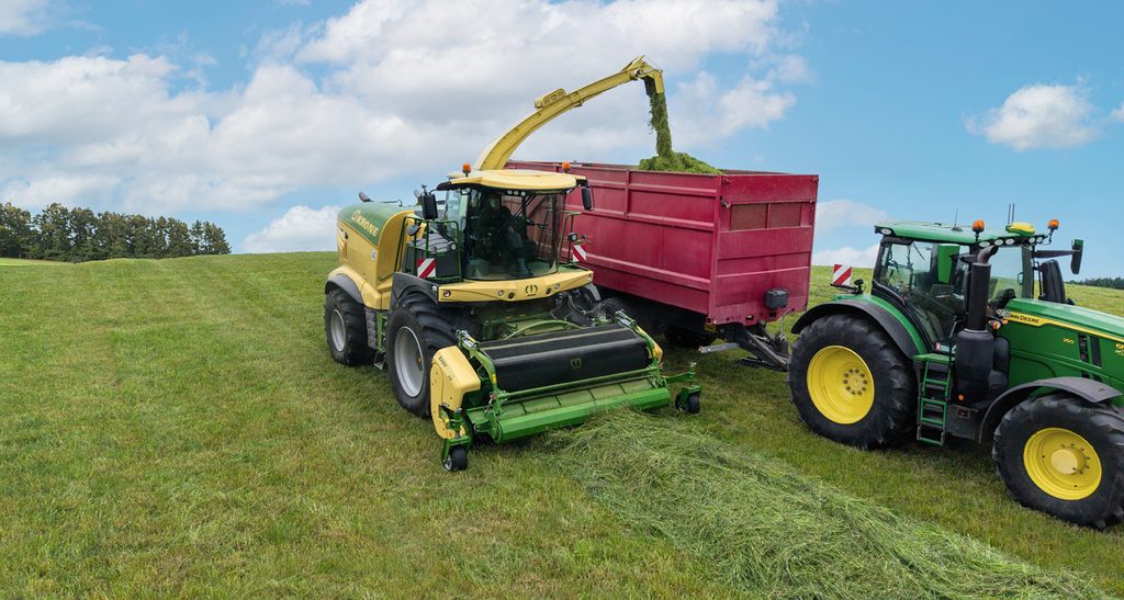 Adaptérem EasyFlow Plus s pracovním záběrem 3,0 m a 3,8 m firma Krone dále rozvíjí osvědčenou konstrukci sběrače EasyFlow bez nuceného řízení pohybu prstů.