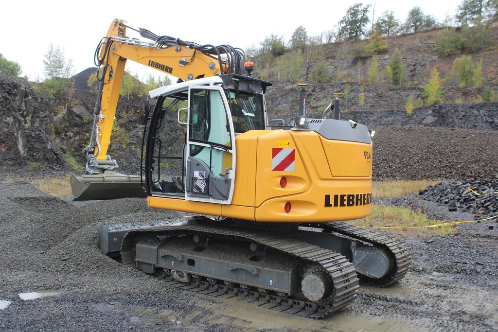 Kompaktní pásové rypadlo Liebherr R 914 Compact Litronic bylo vybaveno 3D systémem Leica.